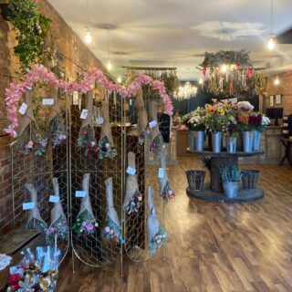 A quick trip to @thelittlepetaltruck is always on our weekend to-do list 💐