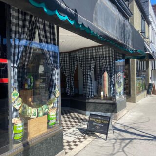 Grabbing all our local favourites this weekend @stevegreenfoods 🥖🥬🥩